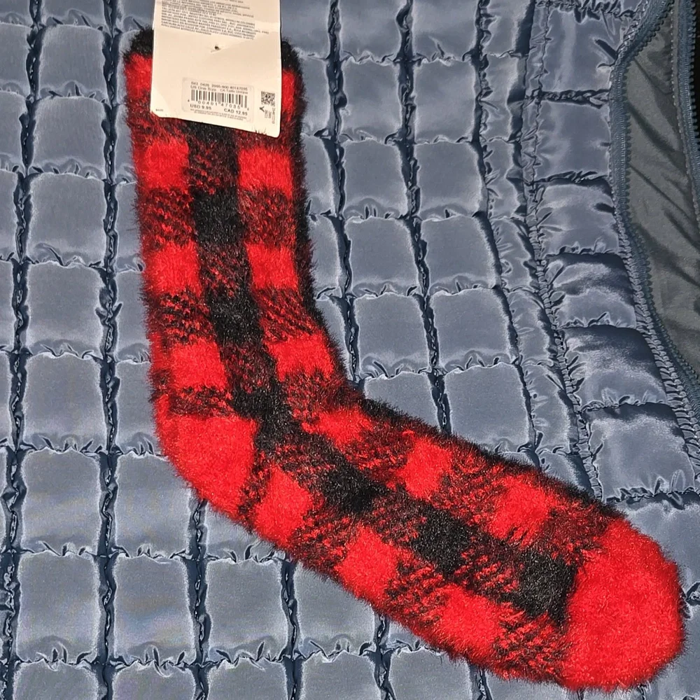 NWT American Eagle Red and Black Plaid Fuzzy Crew Socks One Pair One Size